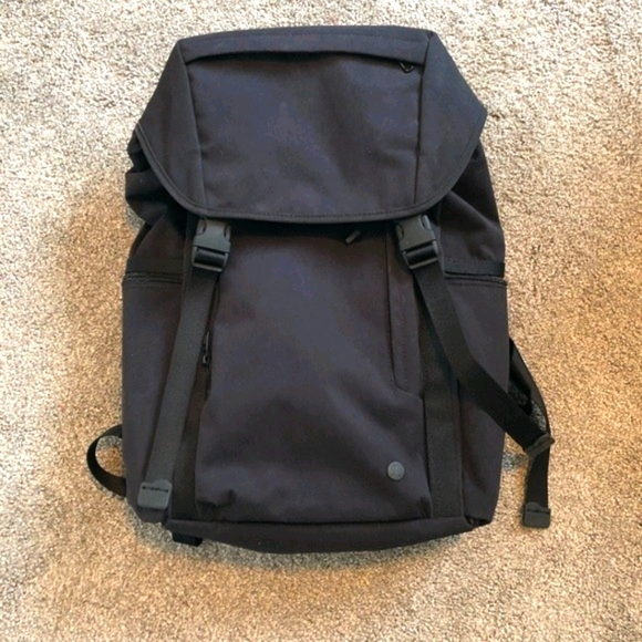 Lululemon Command the Day Backpack